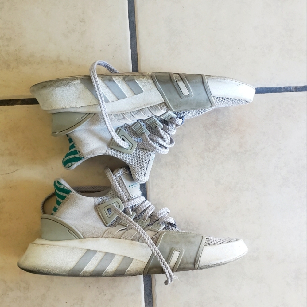 Adidas shoes w6